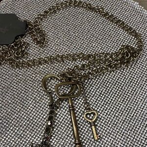 Unlisted vintage Gold Key Pendant Necklace